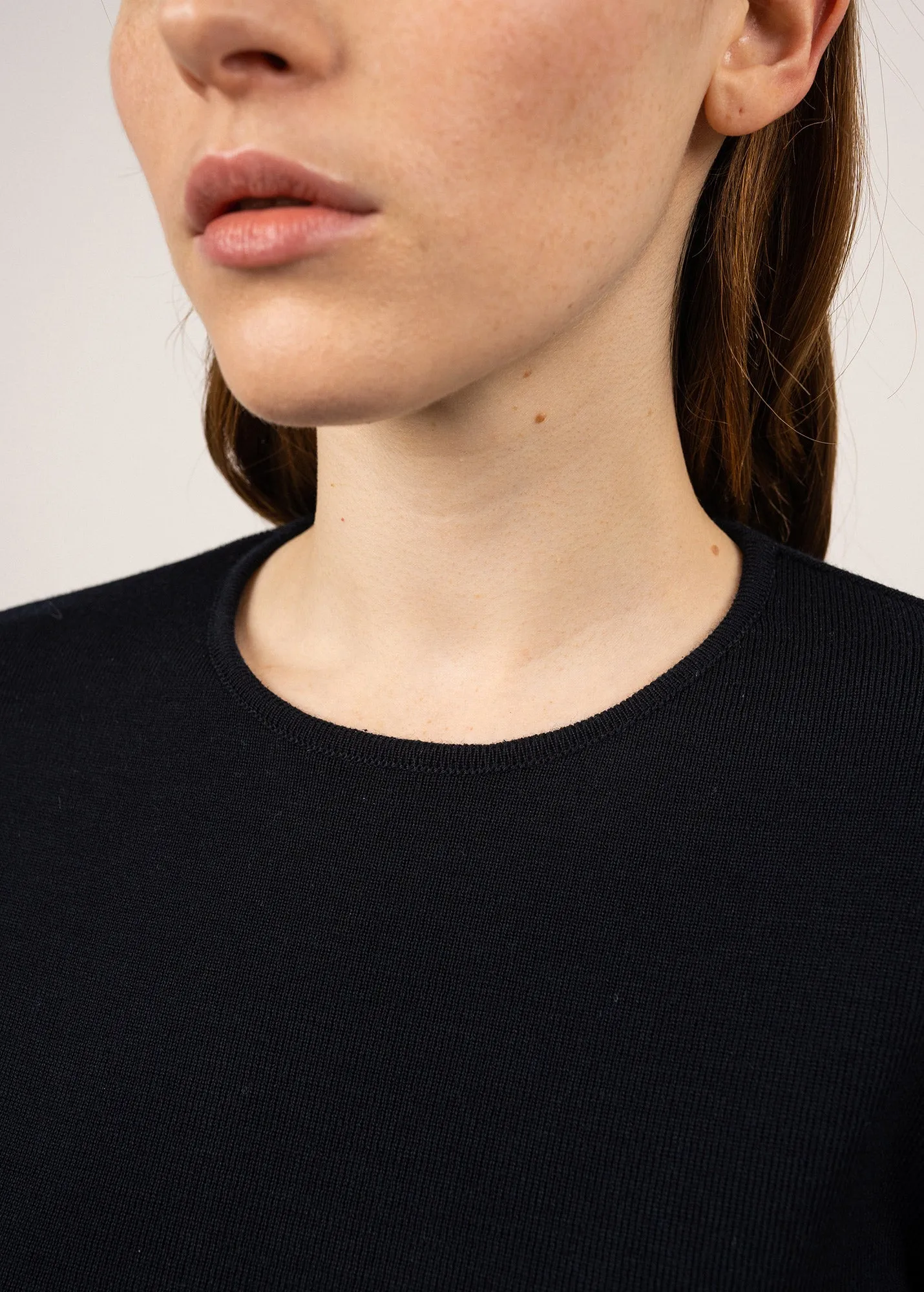 Molne fine jumper - in wool, round neck (NAVY)